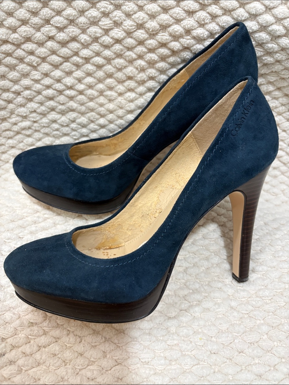Calvin Klein Kendall Deep Navy Suede Platform Pumps. Sz 7M